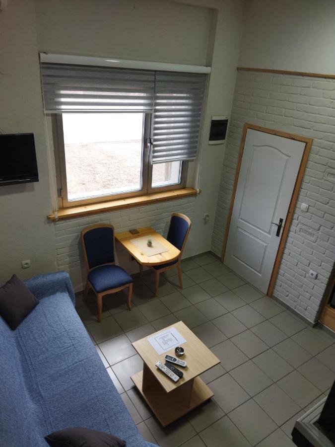 Apartmani Sirmium Sremska Mitrovica Exterior foto